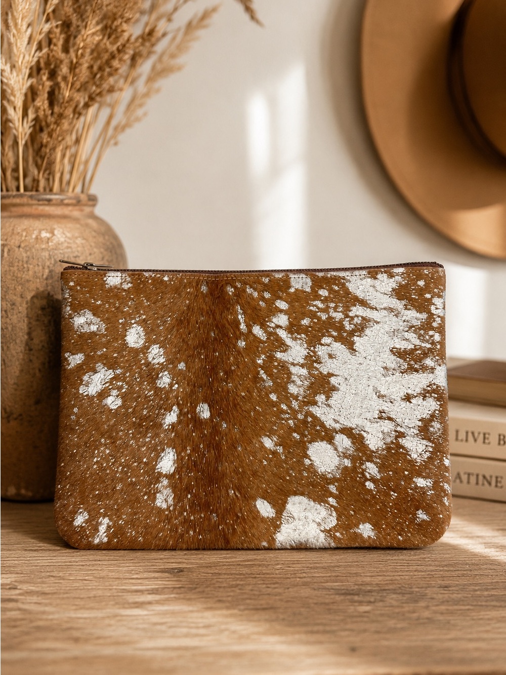 Calma‎ Chicha Argentine Cowhide Leather Clutch
